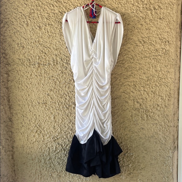 Elegant Vintage White and Black Ruched Dress - Picture 1 of 5